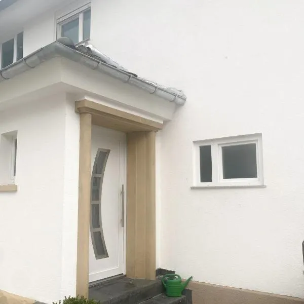 Ferienwohnungen Löwe, ξενοδοχείο σε Königsbach-Stein