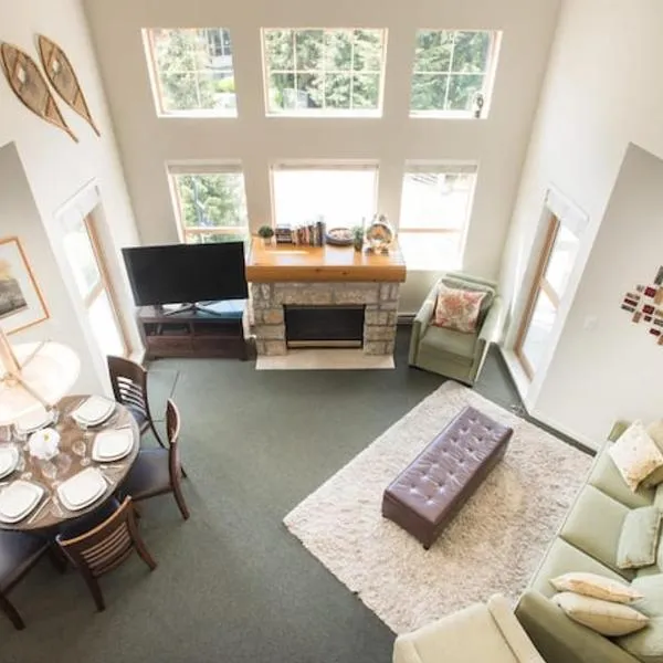 Tyndall stone lodge by Cozystay signature Whistler, hotel v destinaci Whistler
