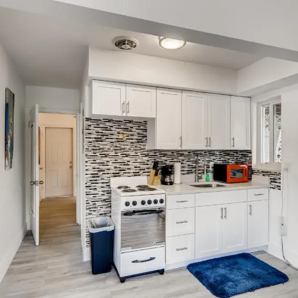 Tropical Getaway/ Stunning 2BR Gem, hotel en West Palm Beach