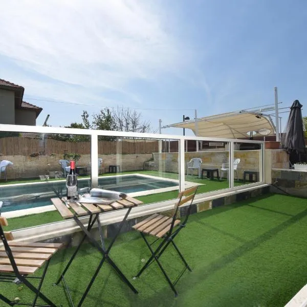 אל ויסו ורדה סוויטות יוקרה חד נס, отель в городе Хад-Нес