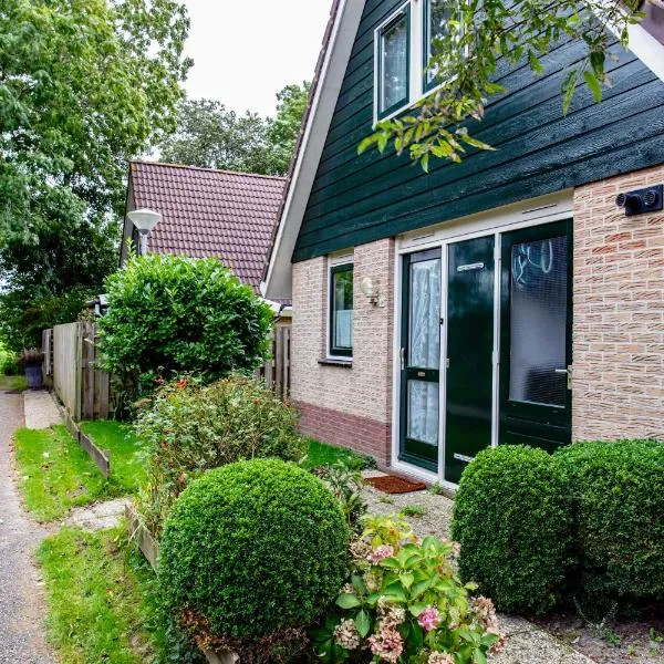 Bungalow 40 op Recreatiepark De Wielen, ξενοδοχείο σε Άγιος Μαρτίνος