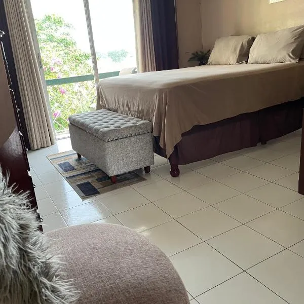 Cityscape at Chelsea Manor / New Kingston Studio!, hotel v destinaci Kingston