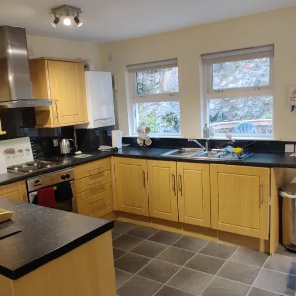 The Cobbler Cottage - Loch Lomond and Arrochar Alps, hotel in Arrochar