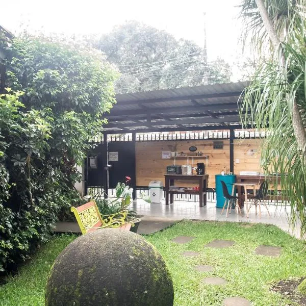 Terida Airport B&B, hotel v destinaci Alajuela