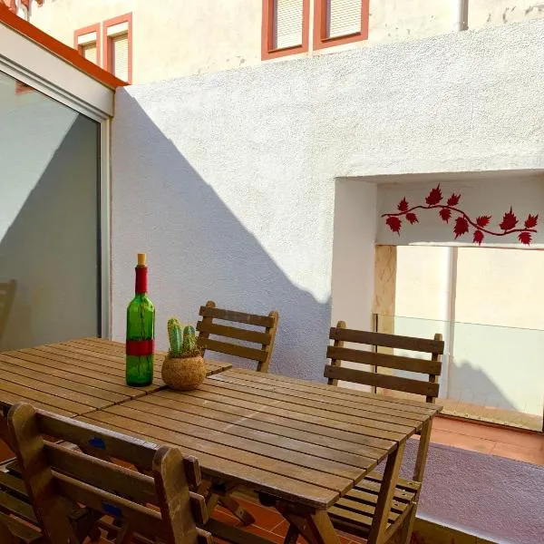 Atico junto a la Catedral, hotel en Tarragona