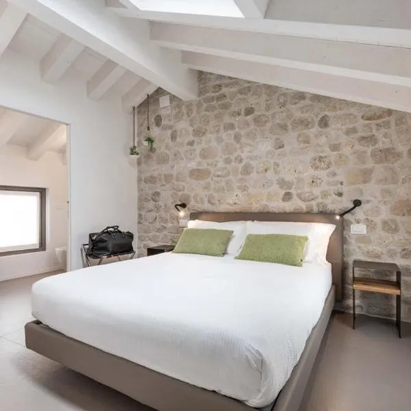 Portone180 Guest House, hotel v destinaci San Martino