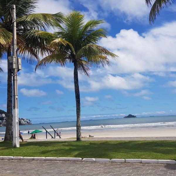 Apartamento a uma quadra da praia