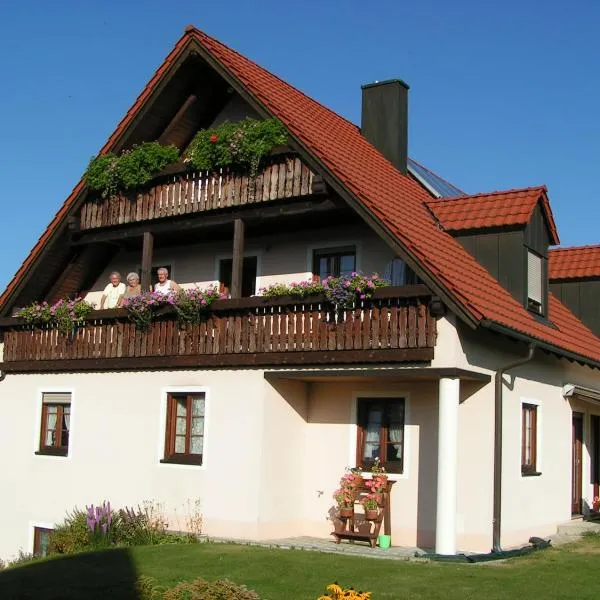 Gästehaus Gertraud: Neualbenreuth şehrinde bir otel
