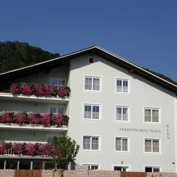 Ferienwohnungen Kern, hotel in Weyregg