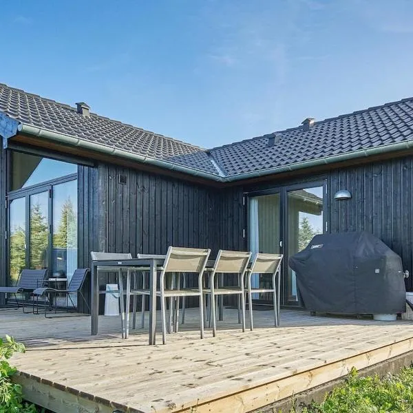 Holiday home Aakirkeby XXI, hotelli kohteessa Vester Sømarken