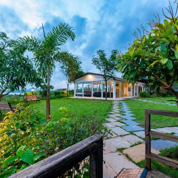 Viesnīca SaffronStays Le Soil, Igatpuri - pet-friendly villa with viewing deck for panoramic views pilsētā Shendi