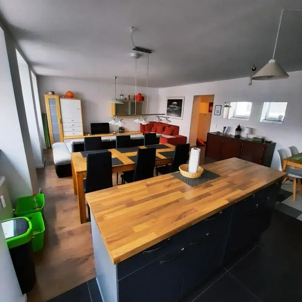ROOMS in SHARED HOUSE SAARBRUCKEN Center, ξενοδοχείο στο Σααρμπρύκεν