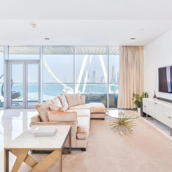 Luxury 2 BR Beachfront Apt w stunning sea view, hotel a Dubai