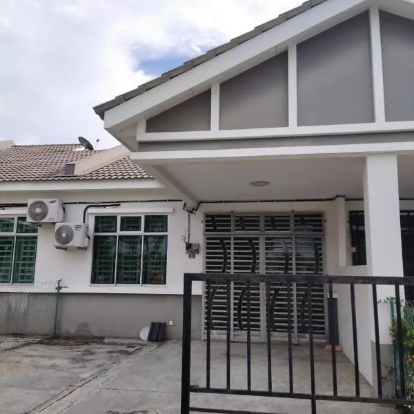 Alma Homestay, hotel in Kampong Masjid