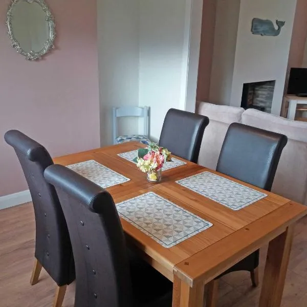 Lough Conn Holiday Home by Trident Holiday Homes, hotel in Crossmolina