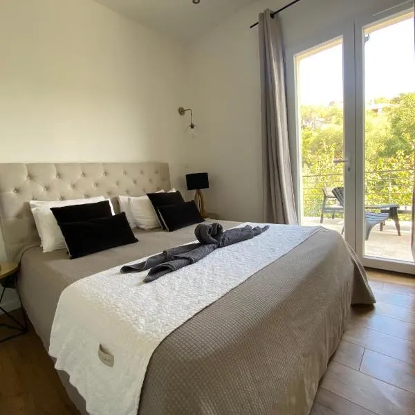 HOME SWEET HOME 2 pièces 42 m2 Chambre, salon, cuisine, grande terrasse, parking proche centre ville et mer, khách sạn ở Bastia