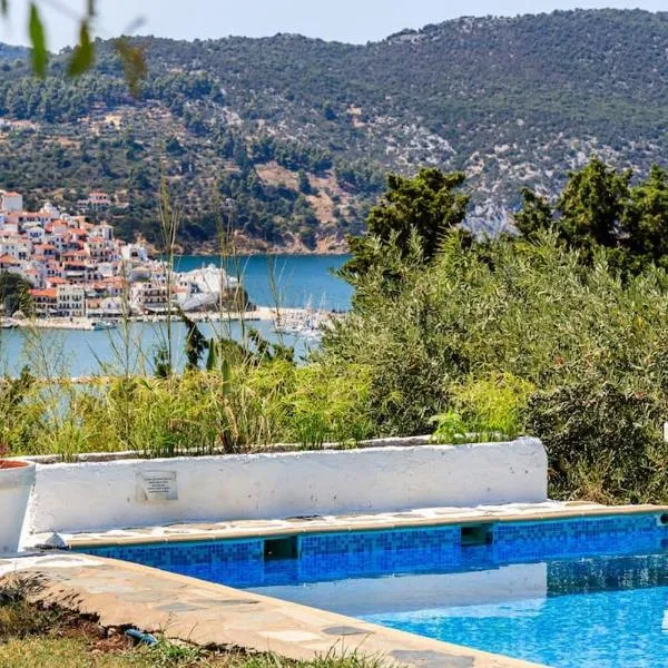 Villa Rodia with swimming pool on Skopelos Island, hotel v destinaci Skopelos Town
