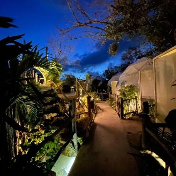 Cozy room near the beach, party zone, hotel v destinaci Tulum