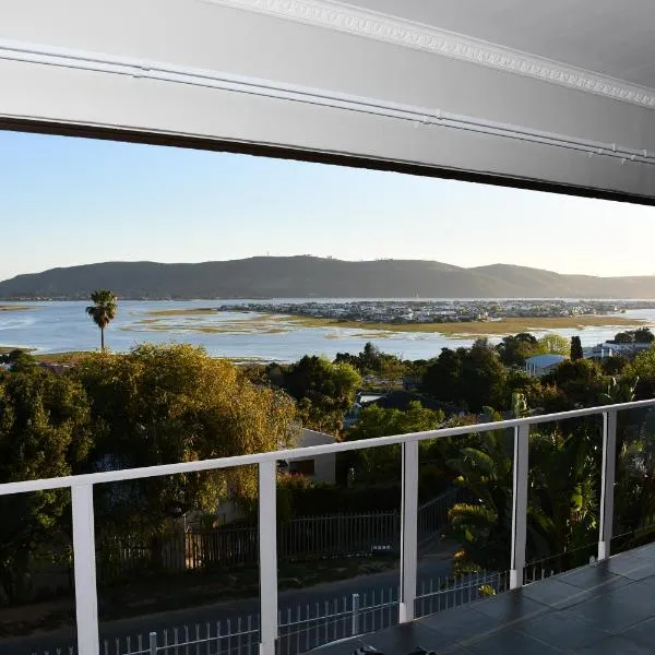 Friendz Guesthouse, hotel di Knysna