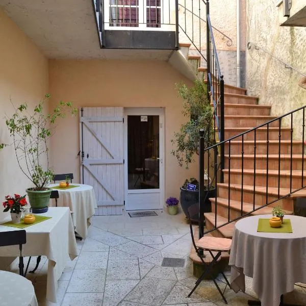 Hostellerie De La Poste, hotel v destinaci Clamecy