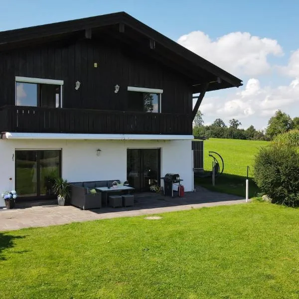 Schönes Ferienhaus am Herrenberg, hotel v destinaci Prien am Chiemsee