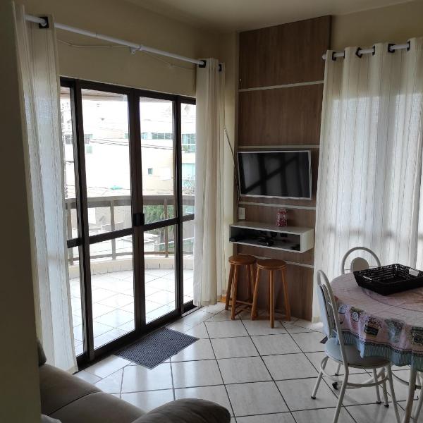 APTO 50M PRAIA NA AVENIDA - 6 PESSOAS, CHURRASQUEIRA, WIFI, SACADA, GARAGEM PARA VEICULOS PEQUENOS! - Residencial Roveda - Foto 4