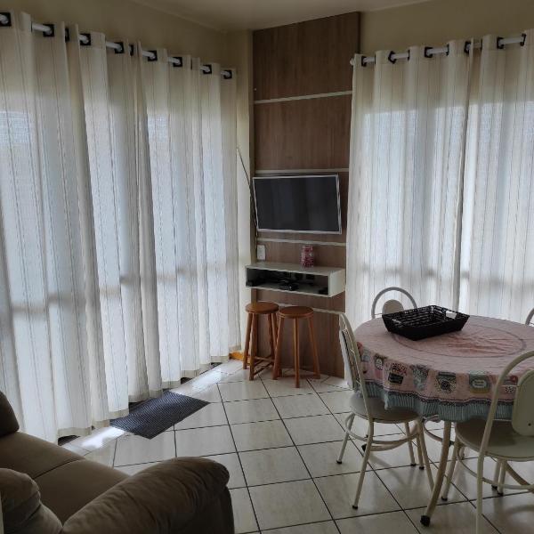 APTO 50M PRAIA NA AVENIDA - 6 PESSOAS, CHURRASQUEIRA, WIFI, SACADA, GARAGEM PARA VEICULOS PEQUENOS! - Residencial Roveda - Foto 5
