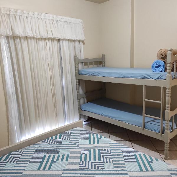 APTO 50M PRAIA NA AVENIDA - 6 PESSOAS, CHURRASQUEIRA, WIFI, SACADA, GARAGEM PARA VEICULOS PEQUENOS! - Residencial Roveda - Foto 2