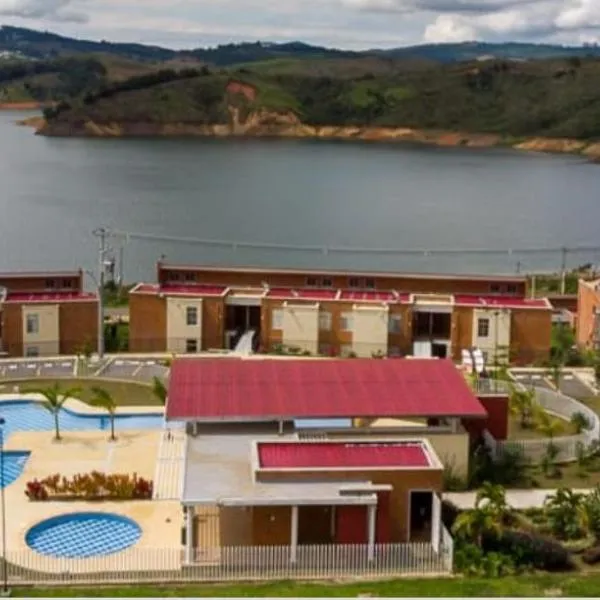 Villa Campestre Lago Calima, hotel in Calima