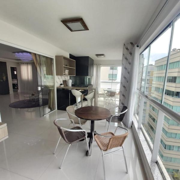 Lindo Apartamento com 5 suítes perto do mar! No melhor lugar de Meia Praia - Foto 4