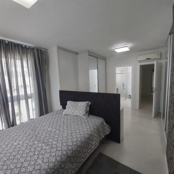 Lindo Apartamento com 5 suítes perto do mar! No melhor lugar de Meia Praia - Foto 2