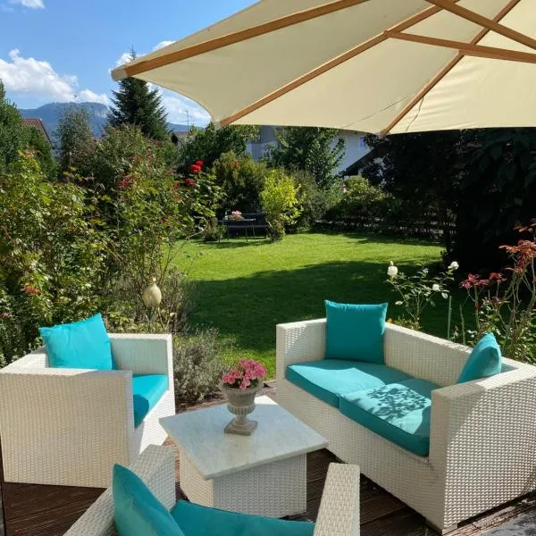 Charmantes Garten-Apartment: Erholung im Chiemgau, hotel u gradu Untervesen