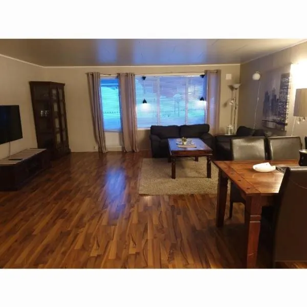 Honningsvåggt. 3H Apartement, hotel v destinaci Vardo