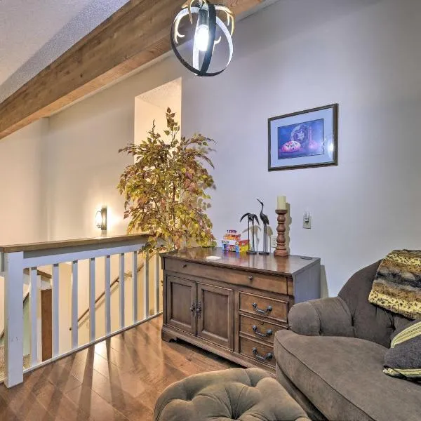 Pagosa Springs Townhome with Mountain Views!, hotel v destinaci Pagosa Springs