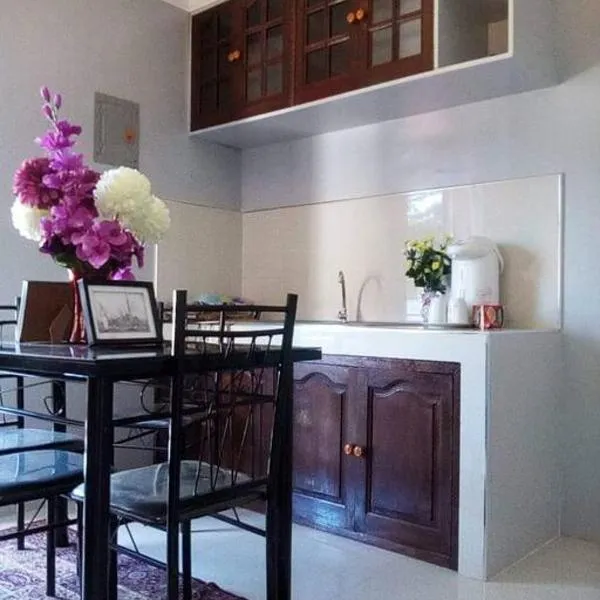LP Madriaga Private Apt fully furnished w/Balcony，Ayusan Norte的飯店