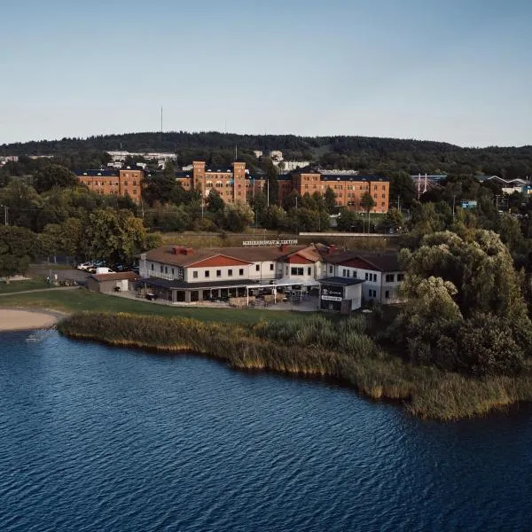 Hasse på Sjökanten Hotell & Restaurang: Jönköping şehrinde bir otel