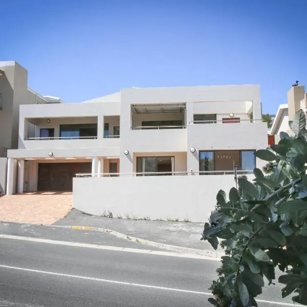 5 bedroom Traditional Fisherman's old Gem w panoramic views, Bloubergstrand, Cape Town, hotel in Bloubergstrand