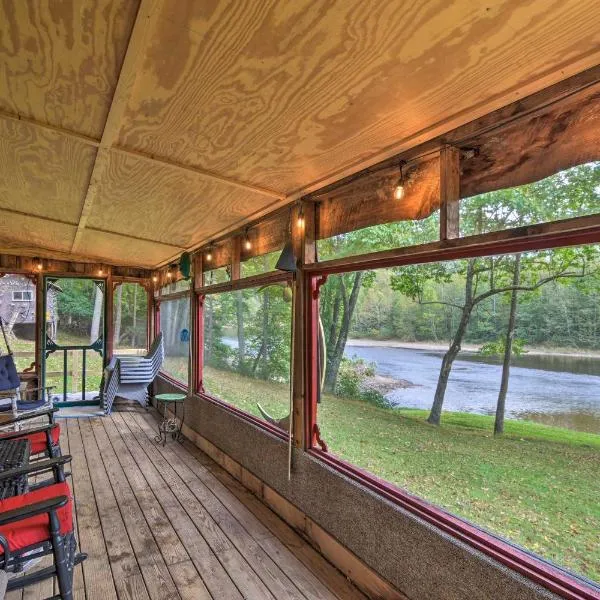 Charming Parsons Cabin with Grill on the Cheat River, hotel v destinácii Davis