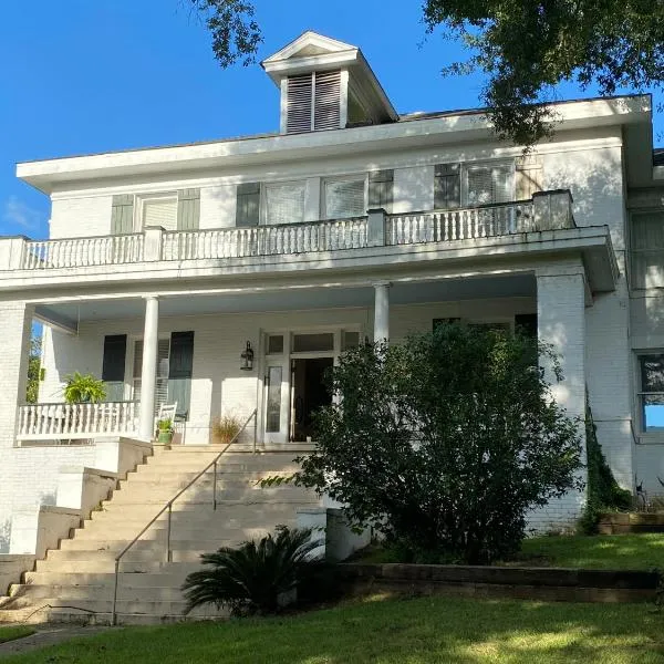 The King's Daughters B and B on the Bluff overlooking the Mighty Mississippi, hotel v destinaci Natchez