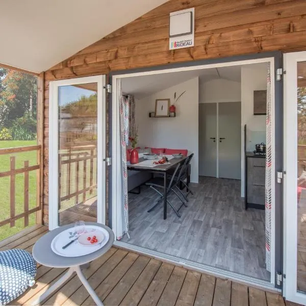 Camping Paris Beau Village, hotel in Villiers-sur-Orge