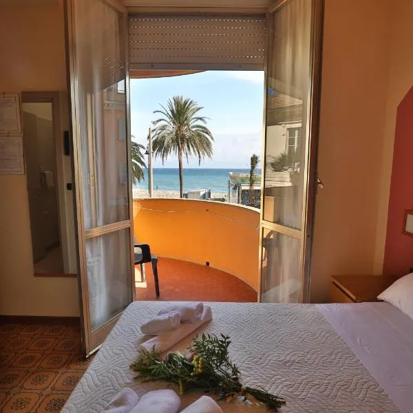 XXV APRILE Casa per Ferie, hotel v destinaci Albenga