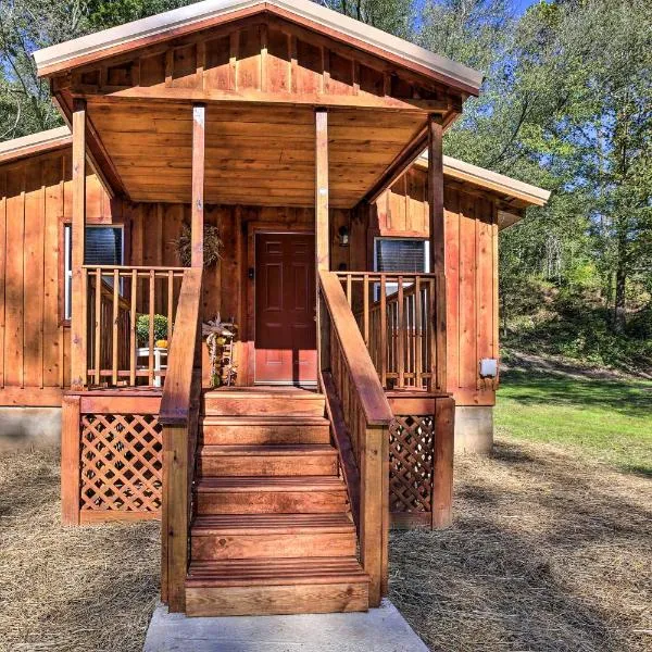 Silver Creek Cabin with Hiking Less Than 1 Mi to Town!, hotel in Beattyville