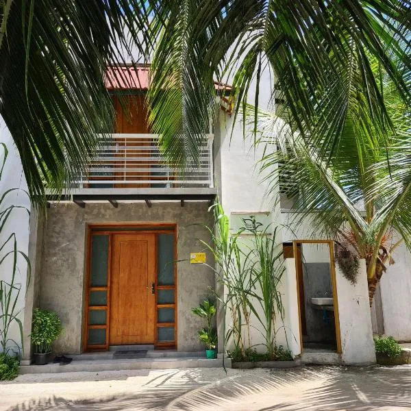 Dhooni Finolhu Guesthouse, готель у місті Eydhafushi