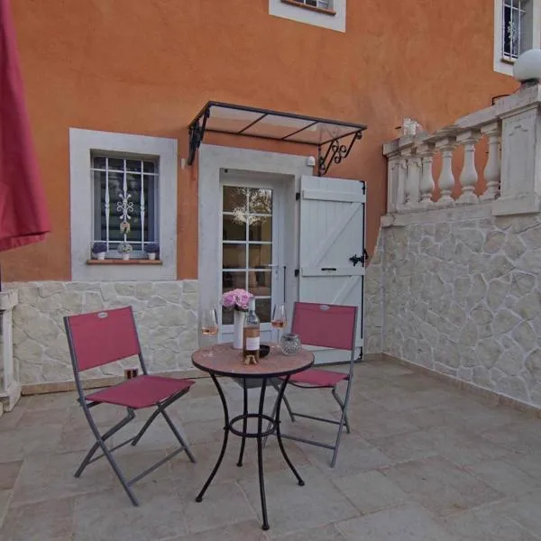 Chez Amali - Élégant appartement de vacances en Provence avec terrasse, hotel din Brignoles