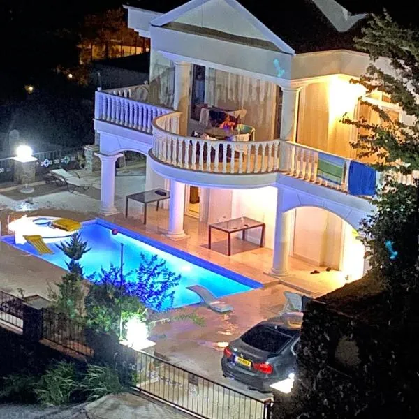 Villa royal, khách sạn ở Alanya