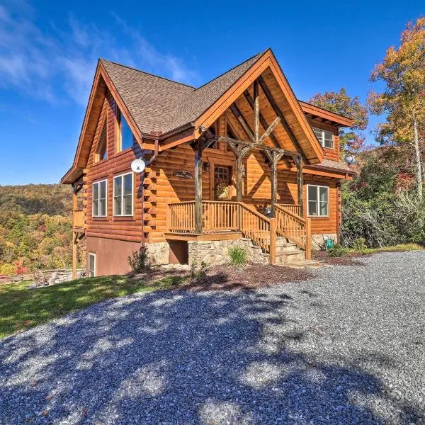 Hilltop Cabin on 5 Acres w/ Hot Tub & Waterfall!, hôtel à Bryson City