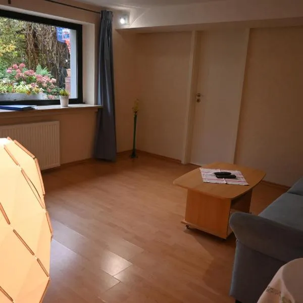 2 Zi-Appartment mit Gartennutzung, hotelli kohteessa Brühl