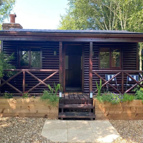 Luxury Log Cabin with Outdoor Wood Fired Hot Tub & Pizza Oven, hôtel à Ribchester