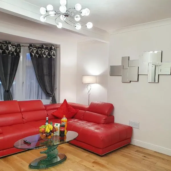 Glasgow Comfortable and Modern 3 Bedroom Mid Terraced Villa, hotel u gradu Glazgov