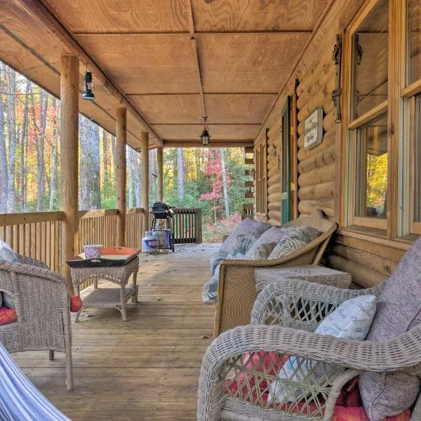 Cedar Mountain Log Cabin 4 Mi DuPont State Forest, hotel v destinaci Sunset